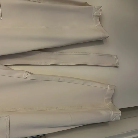 Banana Republic pristine condition - Picture 4 of 4